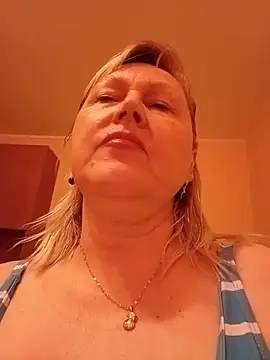 Snapshot of I_amVeronicle chatting on 06-11-26, 02:03 I amVeronicle online show from 06-11-26, 02:03