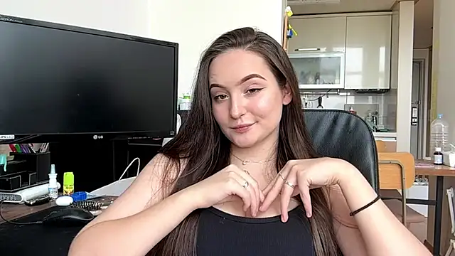 Emilly Cart online show from 06-02-26, 04:56