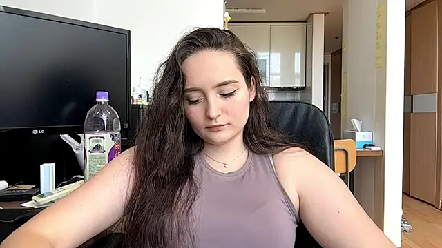 Emilly Cart online show from 05-10-26, 02:37