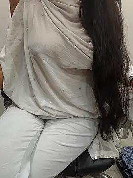 Snapshot of SEEMA_333 chatting on 04-18-26, 07:07 SEEMA 333 online show from 04-18-26, 07:07
