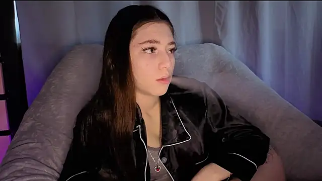Snapshot of SunlitDeslre chatting on 05-12-26, 10:54 SunlitDeslre online show from 05-12-26, 10:54