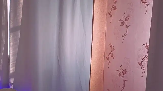 Snapshot of SunlitDeslre chatting on 05-15-26, 10:52 SunlitDeslre online show from 05-15-26, 10:52