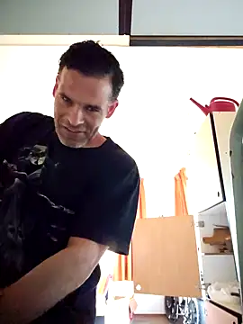 Shsaaeq online show from 04-18-26, 05:04