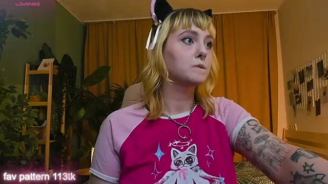 Emma Thomps online show from 05-04-26, 02:09
