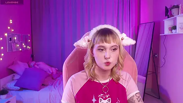 Emma Thomps online show from 04-27-26, 03:10