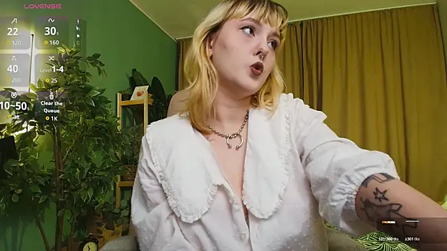 Emma Thomps online show from 05-22-26, 02:04