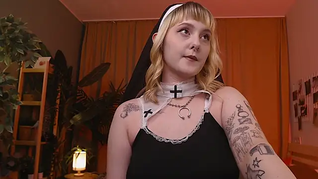 Emma Thomps online show from 05-11-26, 02:07