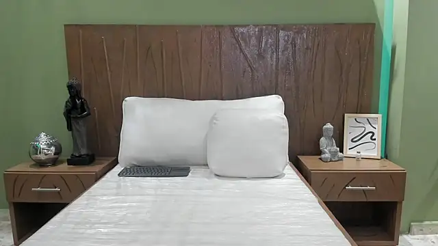 LunaDelux0 online show from 05-15-26, 12:36