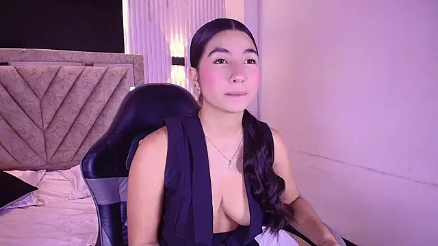 Snapshot of Bella_martini chatting on 07-03-26, 01:17 Bella martini online show from 07-03-26, 01:17