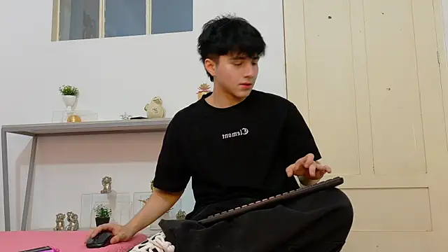 Snapshot of LunayDream chatting on 06-12-26, 12:03 LunayDream online show from 06-12-26, 12:03