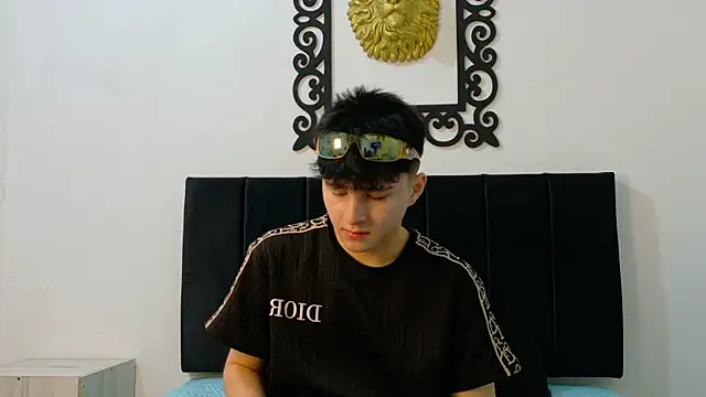 Snapshot of LunayDream chatting on 06-17-26, 12:04 LunayDream online show from 06-17-26, 12:04