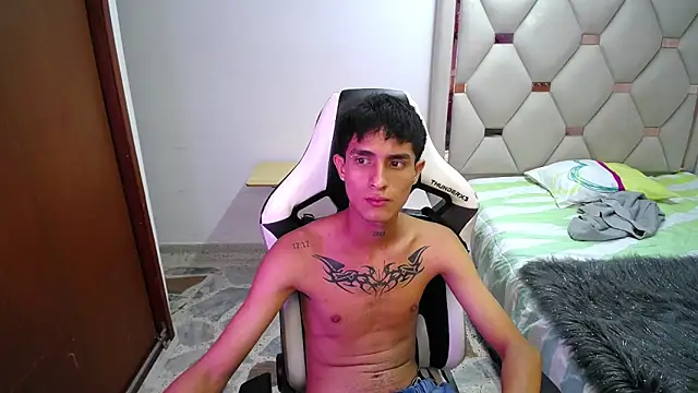 AAA WHITE online show from 04-19-26, 05:08