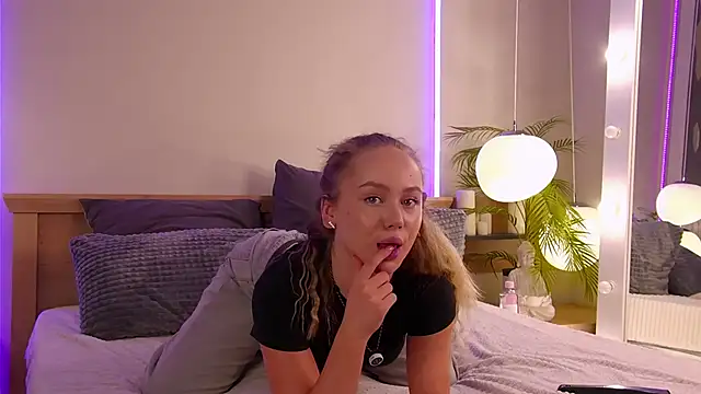 Emi Sterling online show from 04-22-26, 11:06