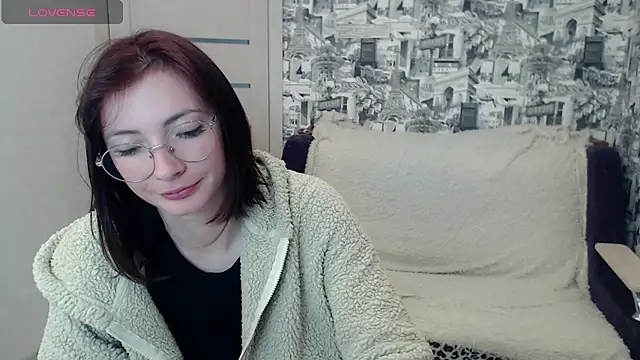 Sweet Berry   online show from 05-12-26, 04:42