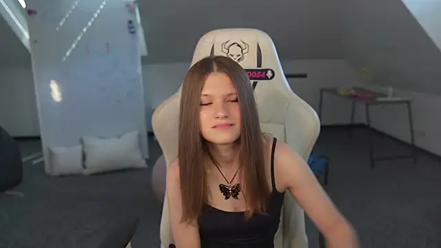 Monika kiss054 online show from 06-17-26, 10:47
