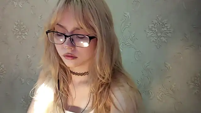 Snapshot of DelicaBrome chatting on 07-08-26, 11:33 DelicaBrome online show from 07-08-26, 11:33