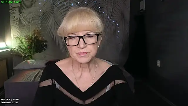 Snapshot of Dr_Mireille chatting on 06-19-26, 07:36 Dr Mireille online show from 06-19-26, 07:36