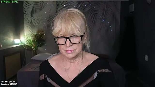 Snapshot of Dr_Mireille chatting on 06-20-26, 09:36 Dr Mireille online show from 06-20-26, 09:36