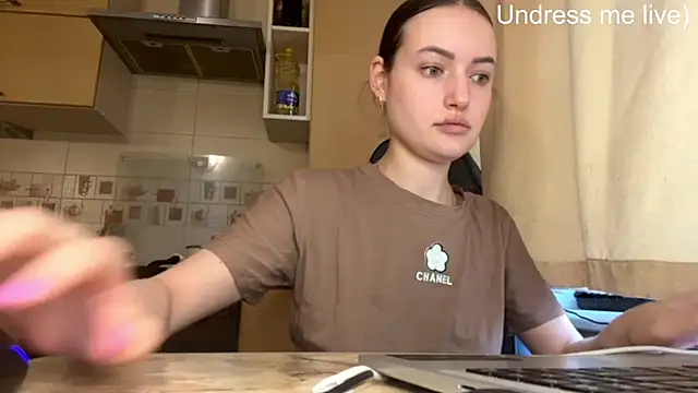 Lisanta online show from 05-24-26, 04:07