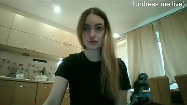 Lisanta online show from 05-19-26, 04:14