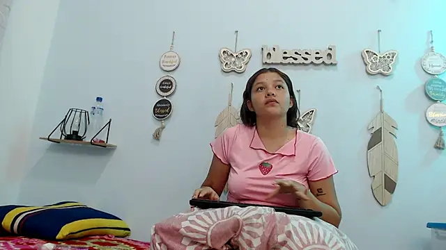 Snapshot of maidycute18 chatting on 04-22-26, 07:42 maidycute18 online show from 04-22-26, 07:42