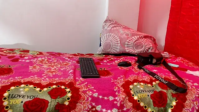 Snapshot of maidycute18 chatting on 05-14-26, 07:44 maidycute18 online show from 05-14-26, 07:44