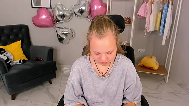 Ellen Mafour online show from 04-21-26, 10:55