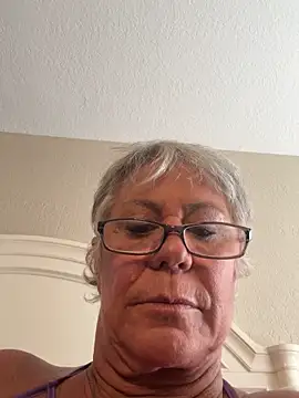 Snapshot of SilverRain_ chatting on 05-10-26, 02:08 SilverRain online show from 05-10-26, 02:08
