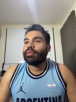 Snapshot of LucaLaurent chatting on 05-17-26, 11:38 LucaLaurent online show from 05-17-26, 11:38