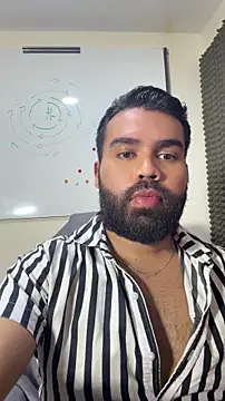 Snapshot of LucaLaurent chatting on 04-21-26, 03:35 LucaLaurent online show from 04-21-26, 03:35