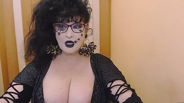 QuuenOfSin online show from 10-31-25, 09:32