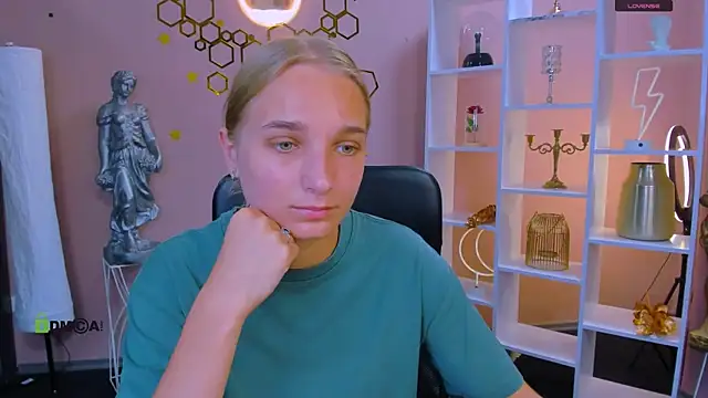 Snapshot of ollivia_dream chatting on 07-01-26, 05:52 ollivia dream online show from 07-01-26, 05:52