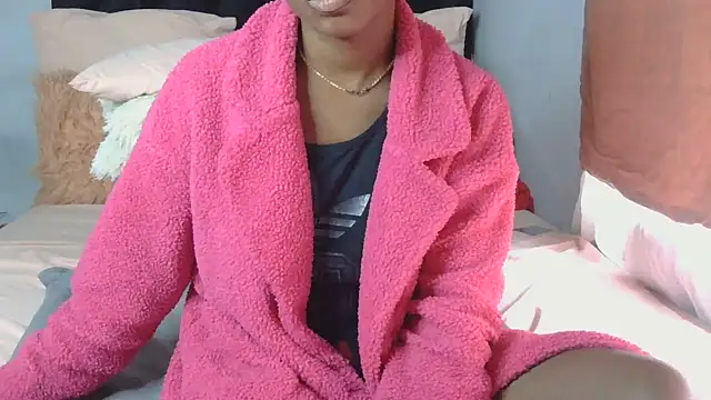 Snapshot of julianaa19 chatting on 06-17-26, 07:19 julianaa19 online show from 06-17-26, 07:19