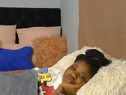 julianaa19 online show from 05-07-26, 01:43