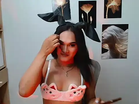 Snapshot of YourHot_Nica chatting on 04-21-26, 01:50 YourHot Nica online show from 04-21-26, 01:50