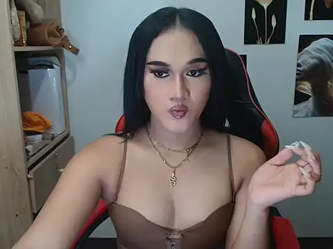 Snapshot of YourHot_Nica chatting on 05-27-26, 05:09 YourHot Nica online show from 05-27-26, 05:09
