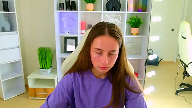 NadinnL online show from 04-21-26, 06:53