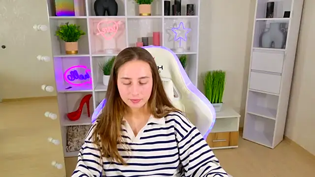 NadinnL online show from 04-28-26, 06:40