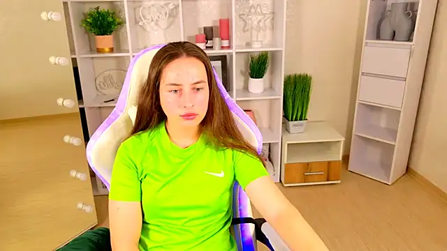 NadinnL online show from 05-19-26, 06:31