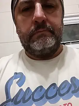 Snapshot of ar174 chatting on 06-11-26, 02:53 ar174 online show from 06-11-26, 02:53
