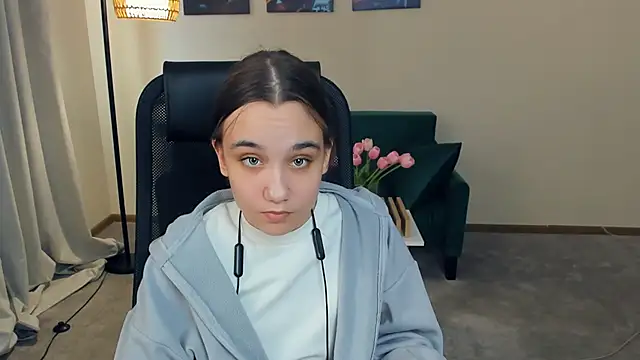 MarianHenaire online show from 04-22-26, 10:22