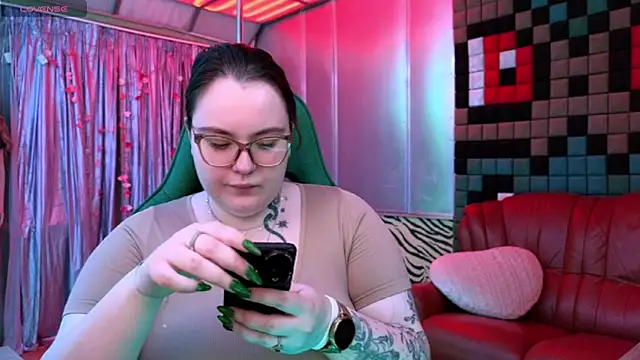 CatherineClaire online show from 05-18-26, 04:23