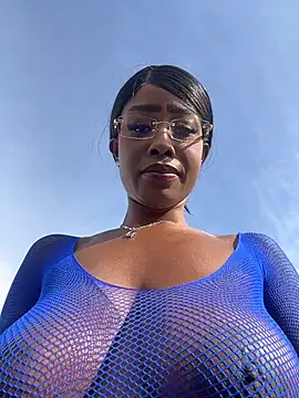 Snapshot of CocoaLuxeXXX chatting on 06-23-26, 01:09 CocoaLuxeXXX online show from 06-23-26, 01:09