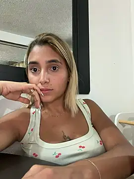 LoisC online show from 04-27-26, 02:42