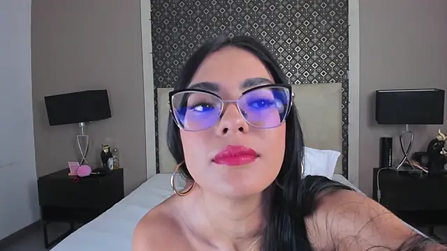 Larissa Luna online show from 05-28-26, 12:44