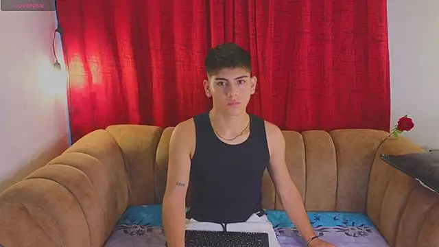 Snapshot of josethariaz25 chatting on 06-11-26, 11:18 josethariaz25 online show from 06-11-26, 11:18