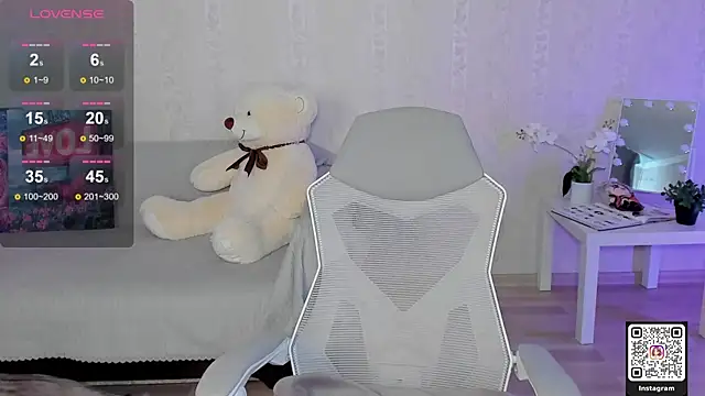 LinnLove online show from 05-06-26, 06:39