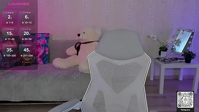 LinnLove online show from 04-23-26, 06:53