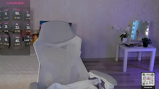 LinnLove online show from 05-20-26, 06:54