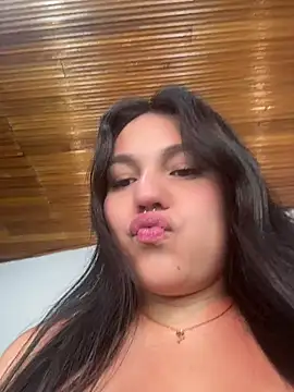 Snapshot of emily_gv1 chatting on 06-08-26, 06:19 emily gv1 online show from 06-08-26, 06:19